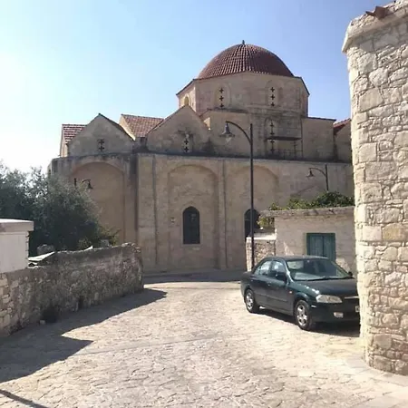 بيت للعطل Salamiou Stone House