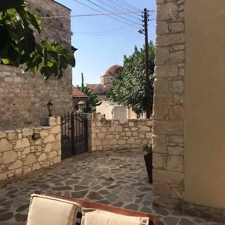 بيت للعطل Salamiou Stone House