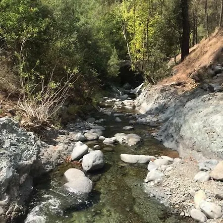 Salamiou Stone House بيت للعطل بافوس