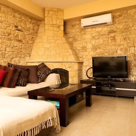 Salamiou Stone House *