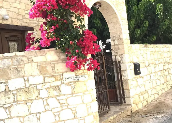 Salamiou Stone House Casa de Férias *