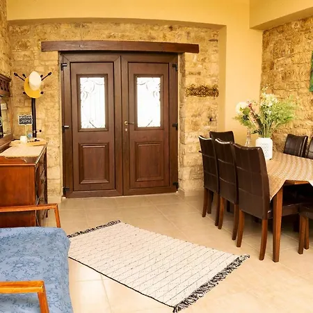 Salamiou Stone House Ferienhaus Paphos