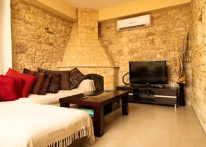 Salamiou Stone House *