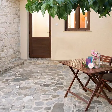 Сasa de vacaciones Salamiou Stone House Paphos
